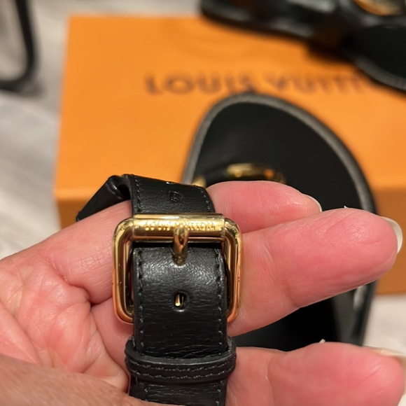 Louie Vuitton Sandals - Picture 9 of 10